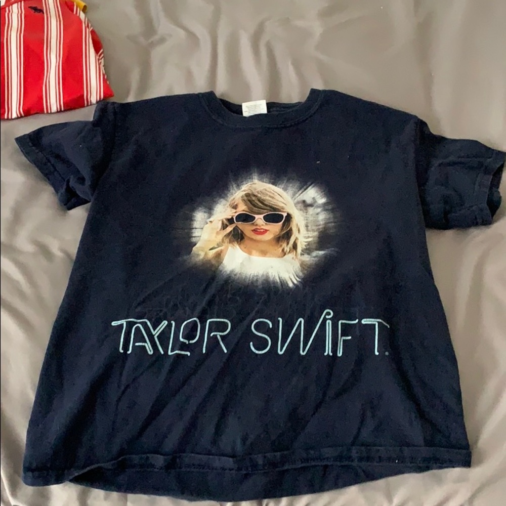 Tee shirt